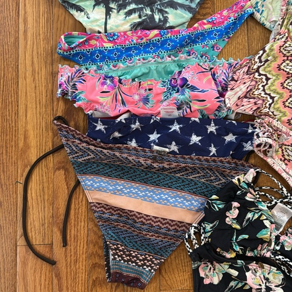 Surf 🏄♀️ brand swim bikinis Iot - Picture 3 of 5